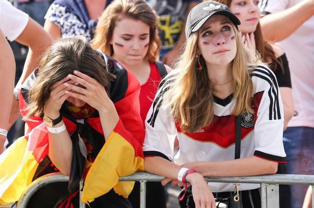 格伦·克洛斯、莎拉·保罗森、泰亚娜·泰勒、金·卡戴珊、妮... 法鲨归来！