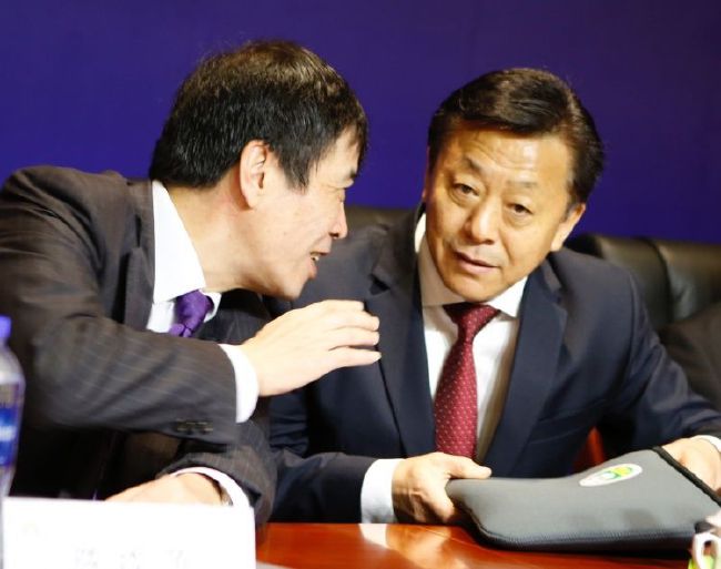 “马尔福”汤姆·费尔顿出席活动突昏倒被紧急送医 2021-09-24 9月24日，据外媒报道，在《哈利·波特》系列电影中，出演德拉科·马尔福的英国演员汤姆·费尔顿，在参加一场名人高尔夫比赛时突然晕倒，这一消息引发众多网友关注。