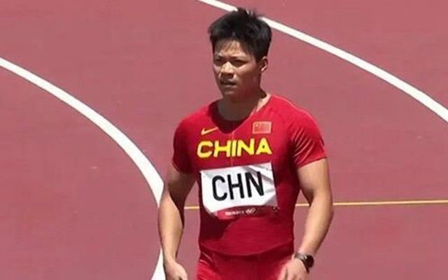 电影《比如父子》讲述的正是这样一个关于“弥补”的故事——少年邹桥突遭父亲离世，成年后，他借助AI技术令父亲“复活”，试图解 黄宗泽因父亲去世自责不孝：没陪伴最后这段路 2015-12-15 看你。