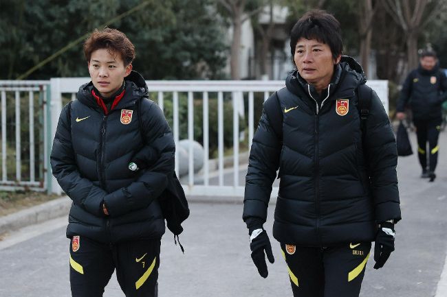 违者将追究其相关法律责任 文章配图于网络，如有侵权，请联系编辑人员删除 标签： 片寄凉太土屋太凤一家三口 ： 相关新闻 斋藤工、土屋太凤等加盟出演《沉睡于海的钻石》2024-08-19 同框胡歌!