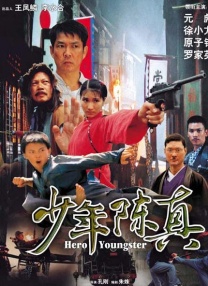 可以看到杀人小丑藏在下水道下，露出十分狰狞恐怖的笑容。